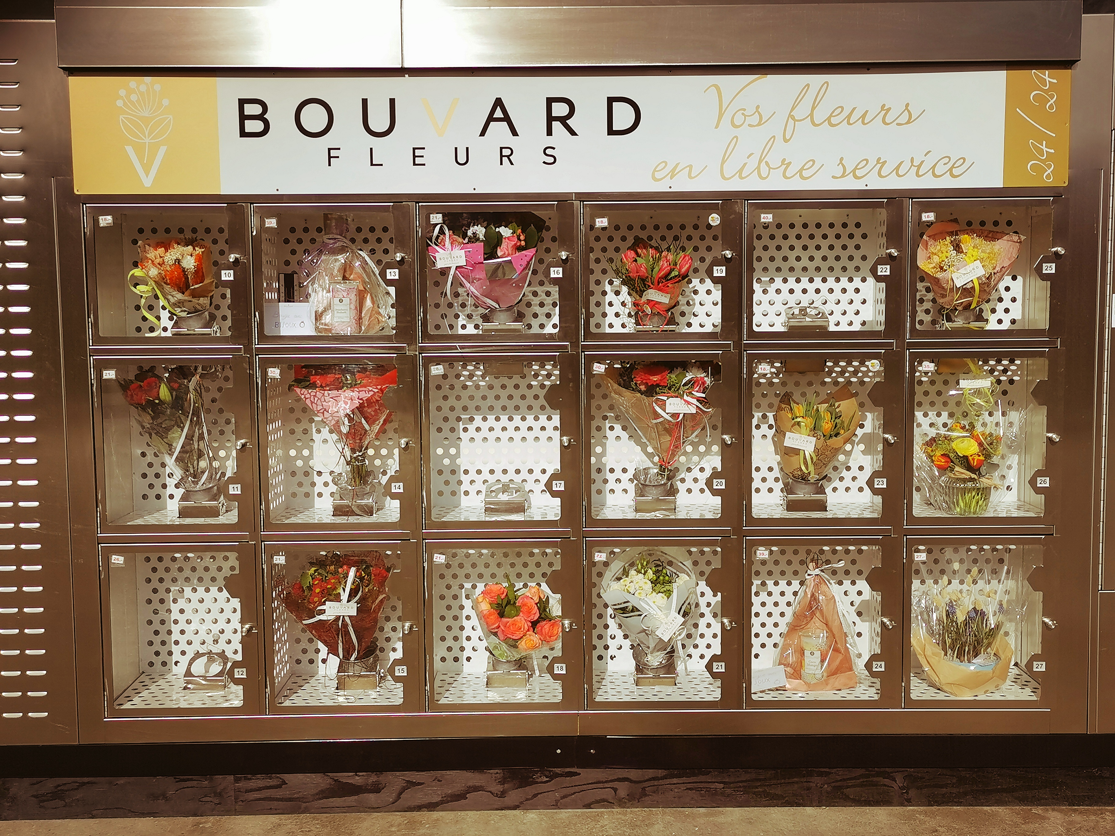 Distributeur automatique de fleurs 24 sur 7 bouvard fleurs  geneve